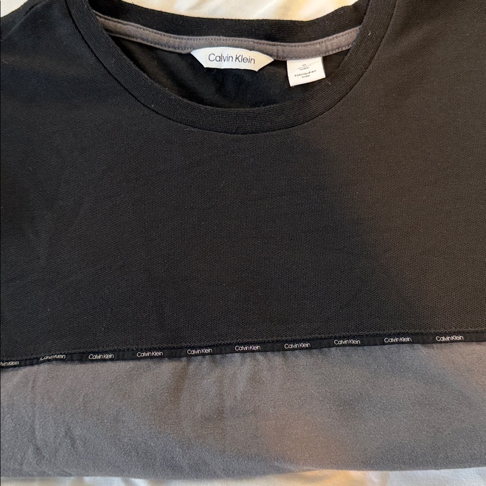 Calvin Klein 3 T-Shirts and one black quarter zip. 4 shirts total. mens medium - Picture 4 of 8